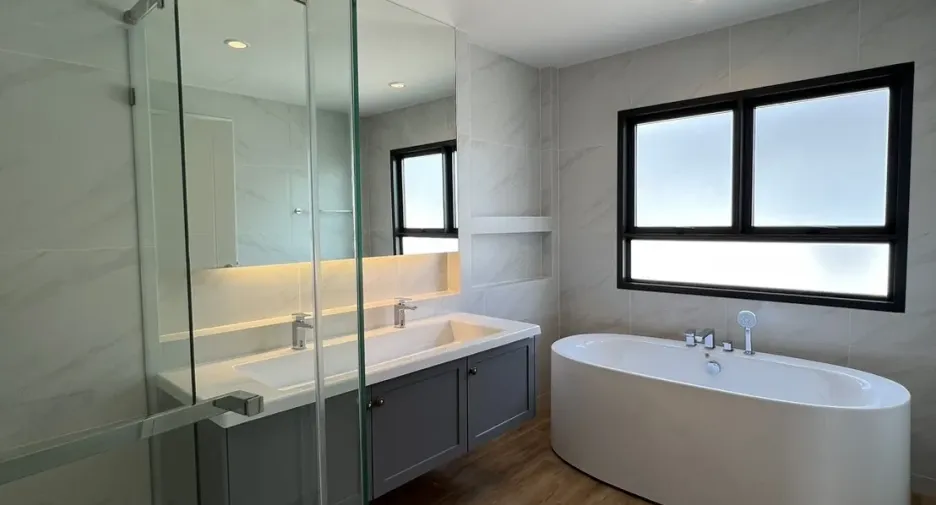 出租 4 卧室 独立屋 在 Bang Phli, Samut Prakan