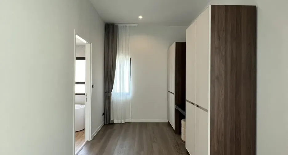 出租 4 卧室 独立屋 在 Bang Phli, Samut Prakan