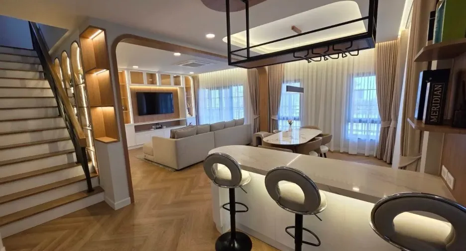 À louer et à vendre 4 chambres maison à Bang Phli, Samut Prakan