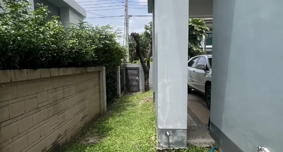 For rent 3 bedrooms house in Bang Kapi, Bangkok