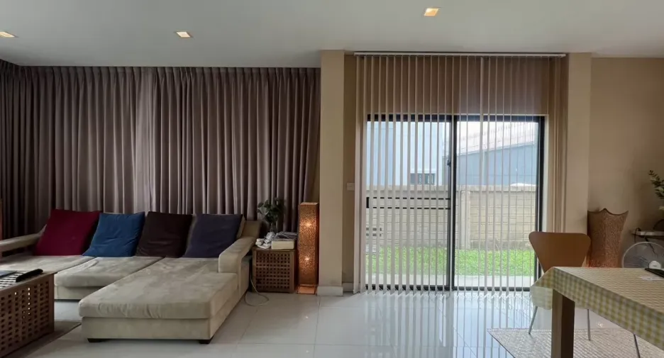 For rent 3 bedrooms house in Bang Kapi, Bangkok