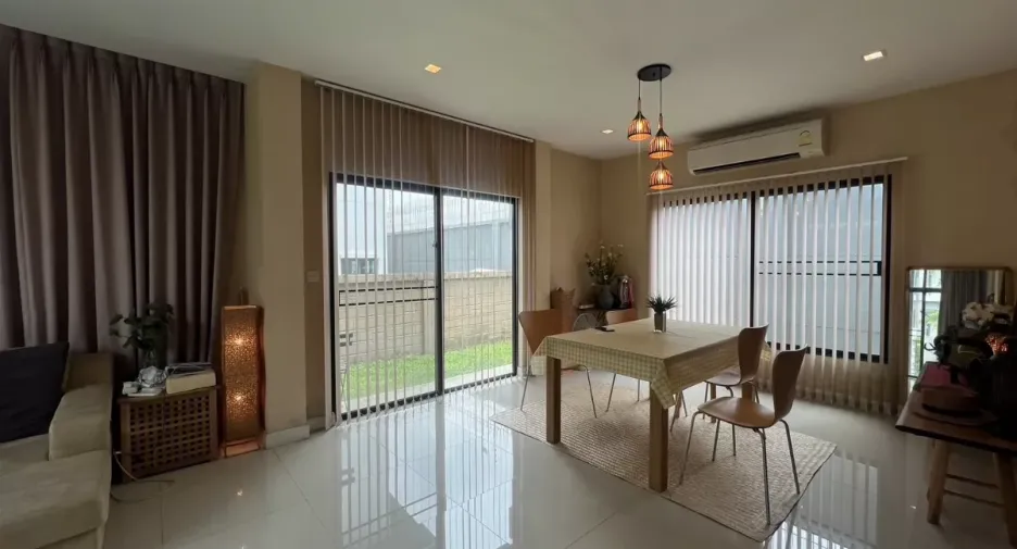 For rent 3 bedrooms house in Bang Kapi, Bangkok