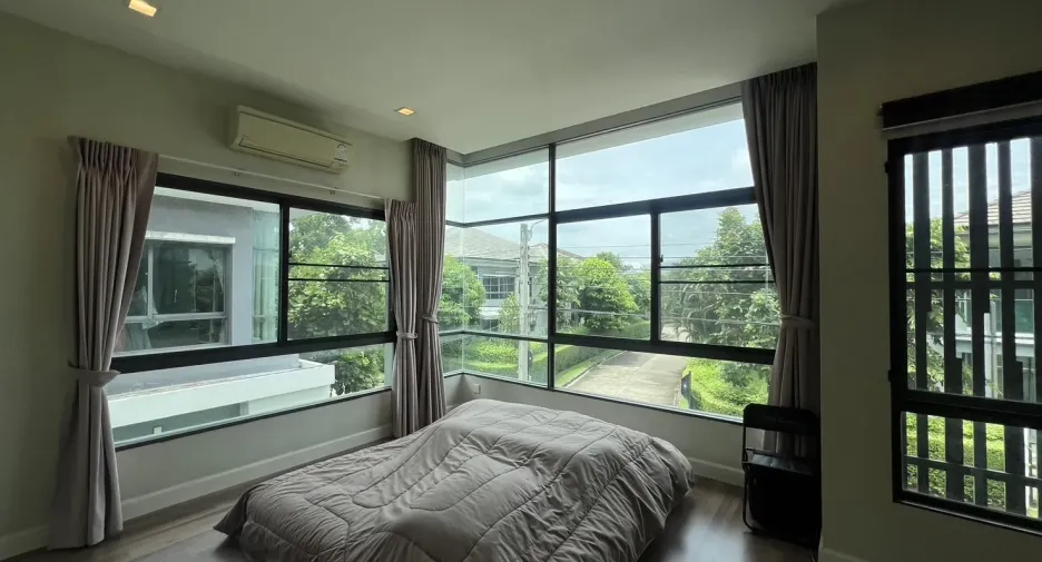 For rent 3 bedrooms house in Bang Kapi, Bangkok