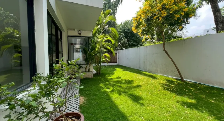 Haus zur Miete mit 4 Zimmer in Watthana, Bangkok