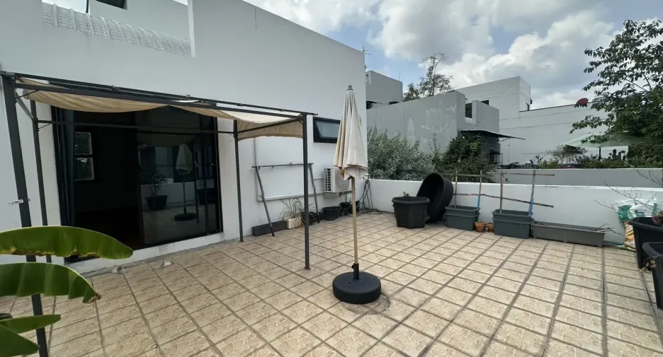 Haus zur Miete mit 4 Zimmer in Watthana, Bangkok