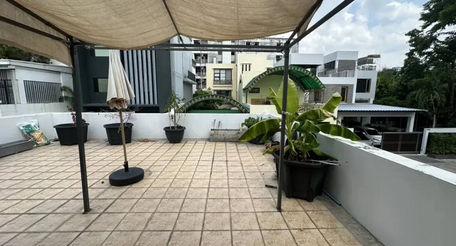 Haus zur Miete mit 4 Zimmer in Watthana, Bangkok