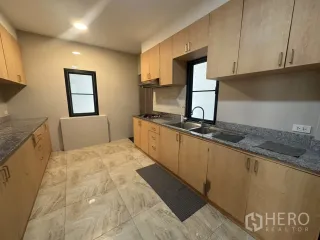 出租 4 卧室 独立屋 在 Watthana, 曼谷