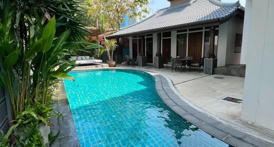 ให้เช่า 5 ห้องนอน บ้านเดี่ยว ใน วัฒนา, กรุงเทพฯ