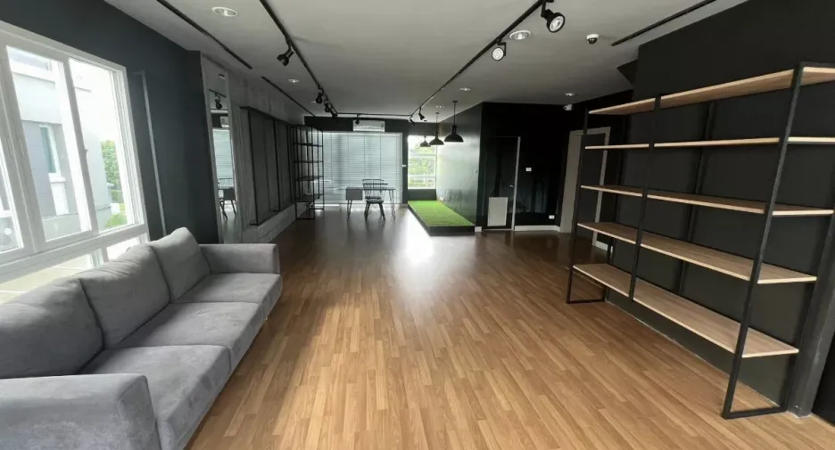 Haus zur Miete und zum Kauf mit 6 Zimmer in Don Mueang, Bangkok