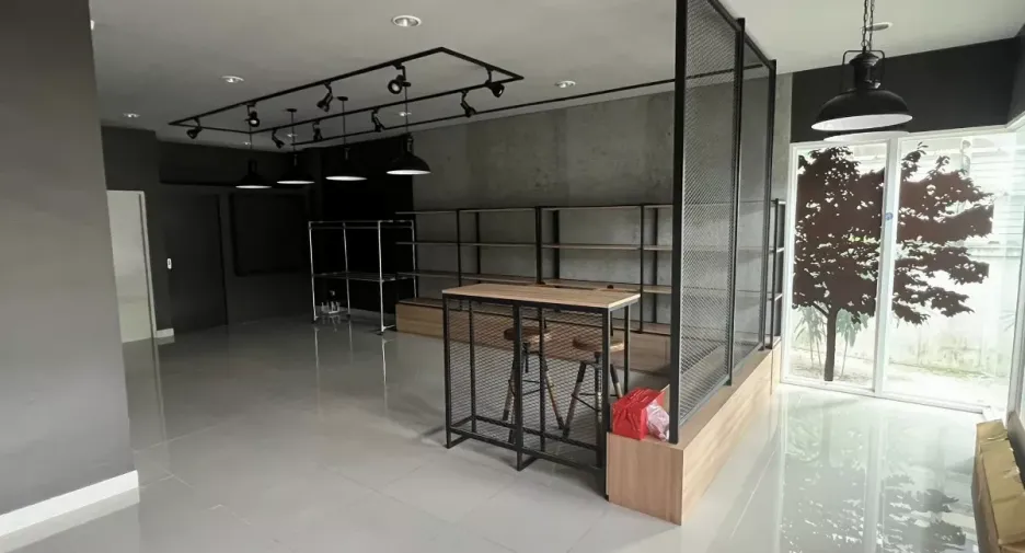 Haus zur Miete und zum Kauf mit 6 Zimmer in Don Mueang, Bangkok