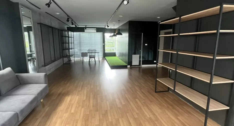 Haus zur Miete und zum Kauf mit 6 Zimmer in Don Mueang, Bangkok