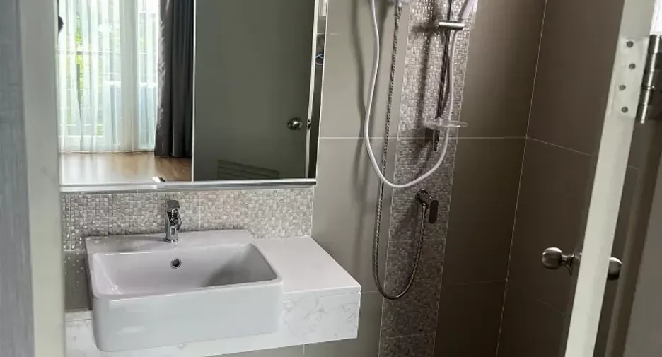 Haus zur Miete und zum Kauf mit 6 Zimmer in Don Mueang, Bangkok