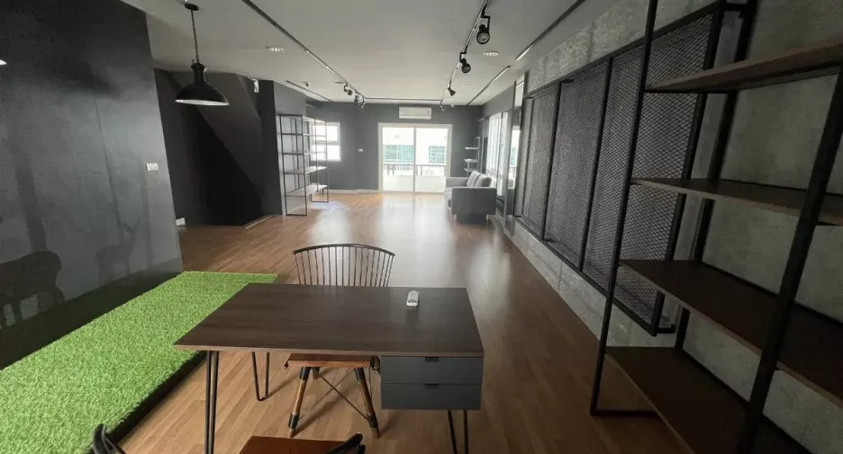 Haus zur Miete und zum Kauf mit 6 Zimmer in Don Mueang, Bangkok