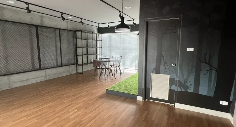 Haus zur Miete und zum Kauf mit 6 Zimmer in Don Mueang, Bangkok