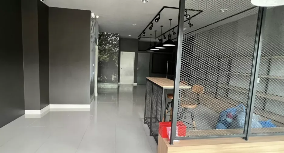 Haus zur Miete und zum Kauf mit 6 Zimmer in Don Mueang, Bangkok