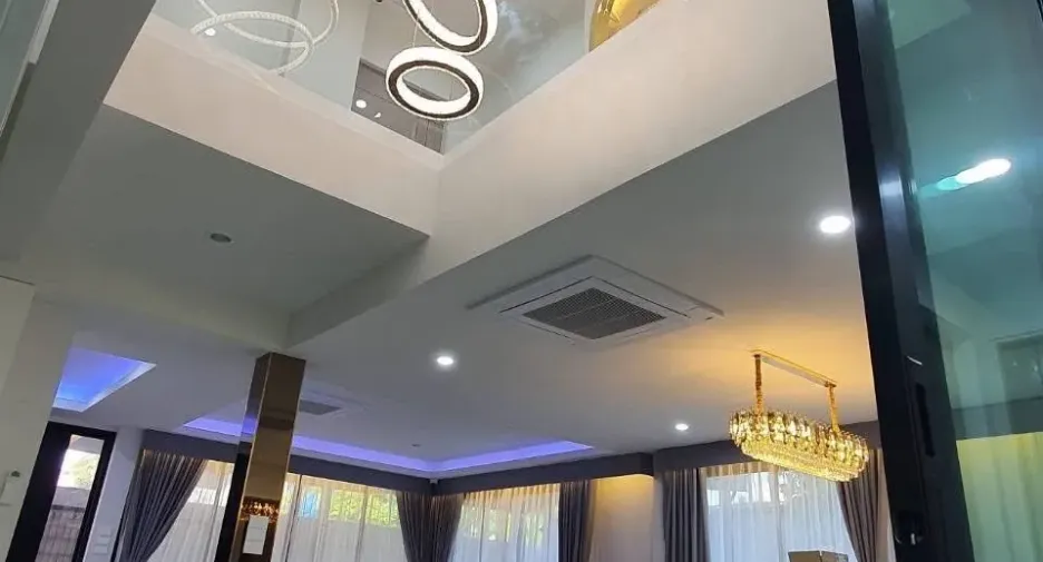 For rent 5 bedrooms house in Lat Phrao, Bangkok