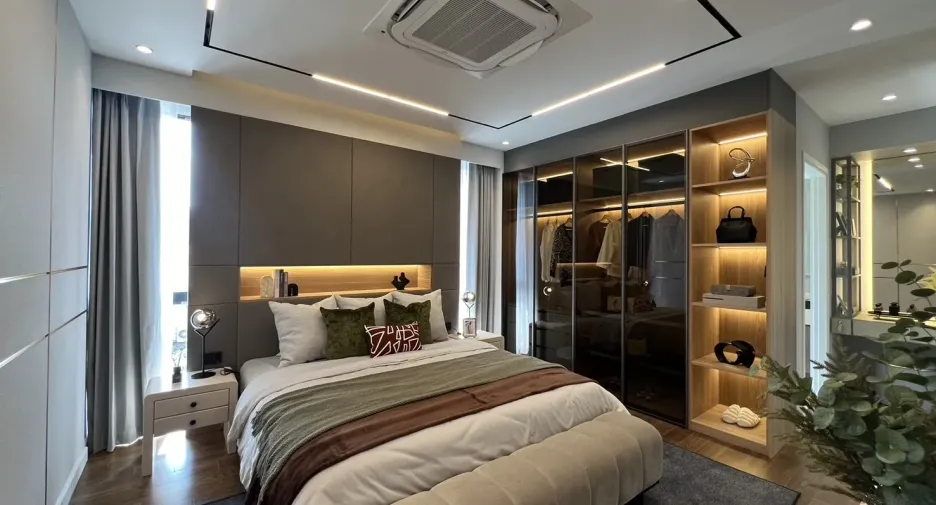 For sale 5 bedrooms house in Lat Phrao, Bangkok