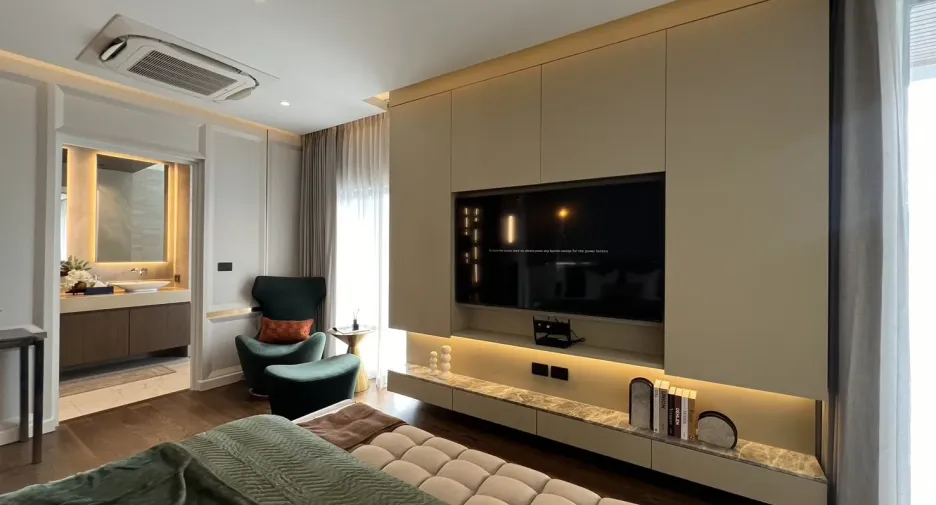For sale 5 bedrooms house in Lat Phrao, Bangkok