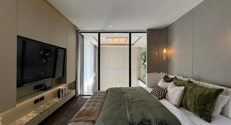 For sale 5 bedrooms house in Lat Phrao, Bangkok