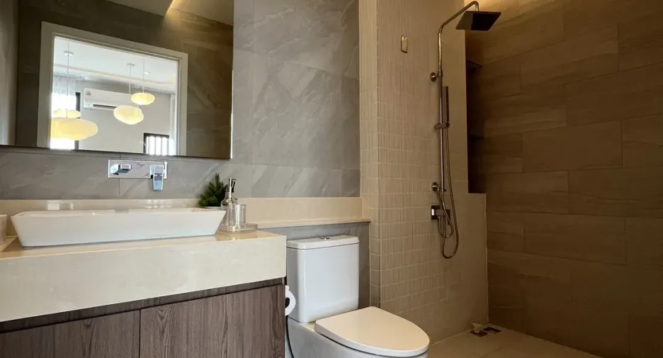 For sale 5 bedrooms house in Lat Phrao, Bangkok