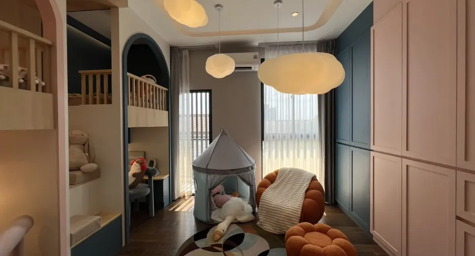For sale 5 bedrooms house in Lat Phrao, Bangkok