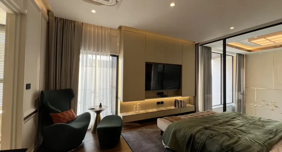 For sale 5 bedrooms house in Lat Phrao, Bangkok