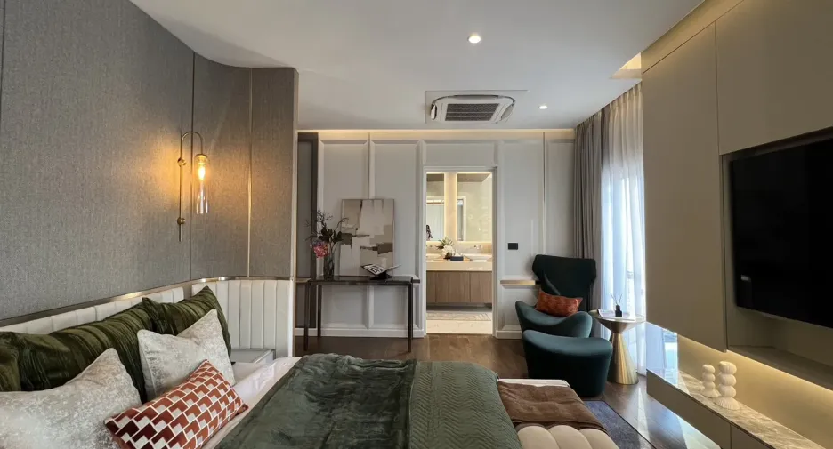 For sale 5 bedrooms house in Lat Phrao, Bangkok