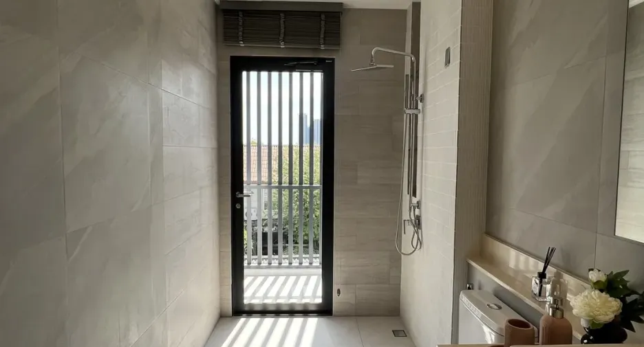 For sale 5 bedrooms house in Lat Phrao, Bangkok
