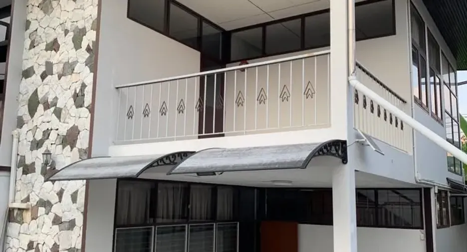For rent 5 ベッドルーム house in Phra Khanong, Bangkok