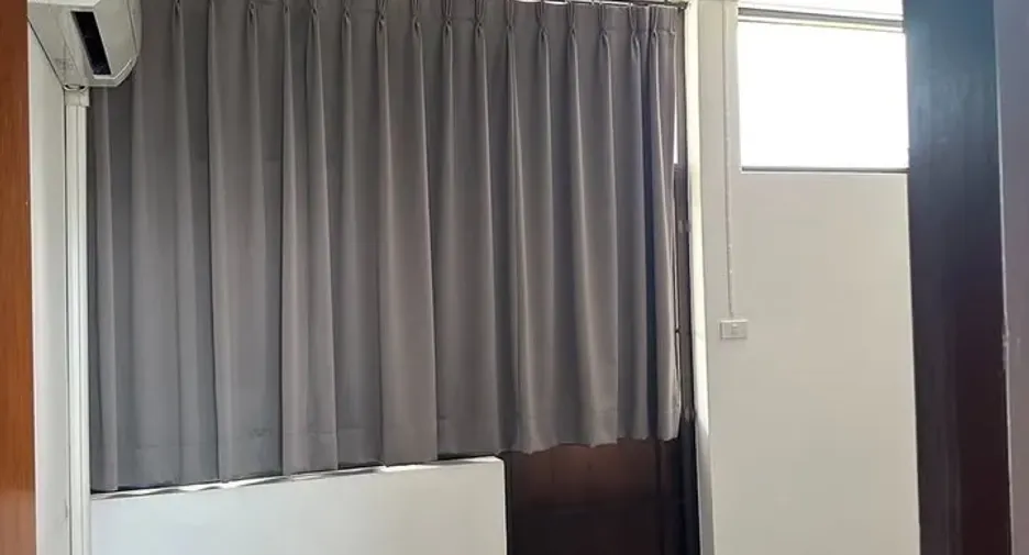 For rent 5 ベッドルーム house in Phra Khanong, Bangkok