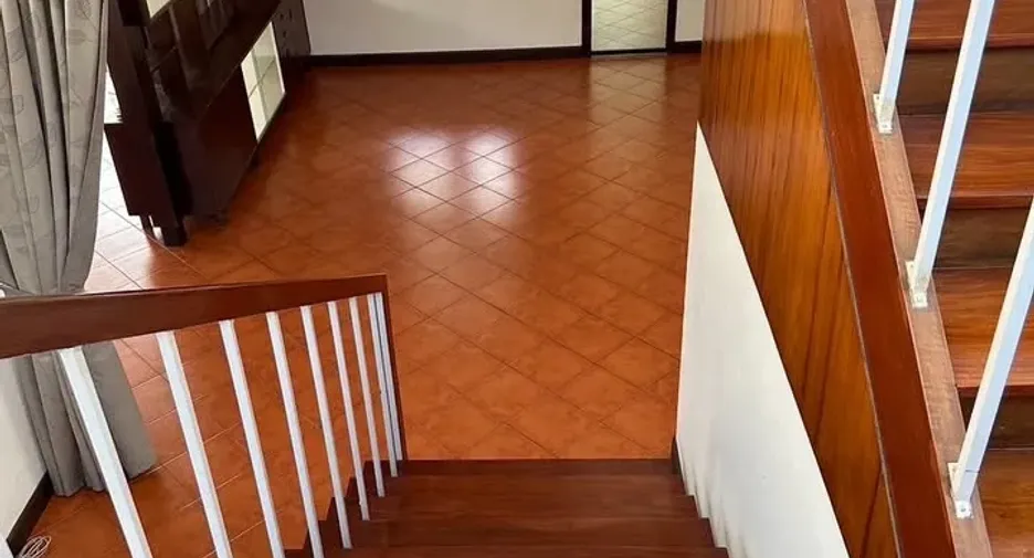 For rent 5 ベッドルーム house in Phra Khanong, Bangkok