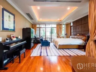 À louer 5 chambres maison à Watthana, Bangkok