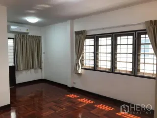 ให้เช่า 3 ห้องนอน บ้านเดี่ยว ใน วัฒนา, กรุงเทพฯ