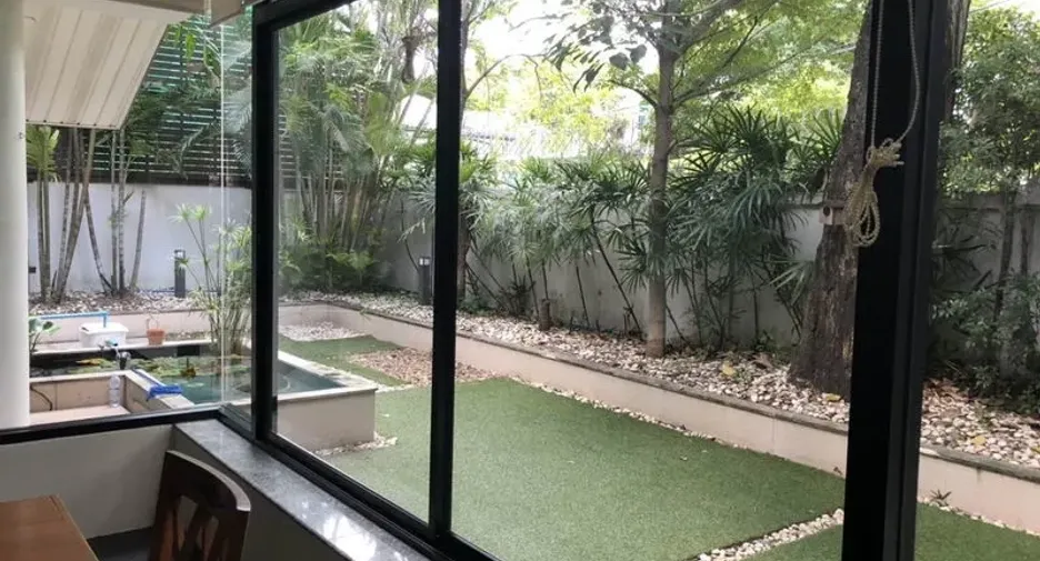 Casa en alquiler de 3 habitaciones en Yan Nawa, Bangkok