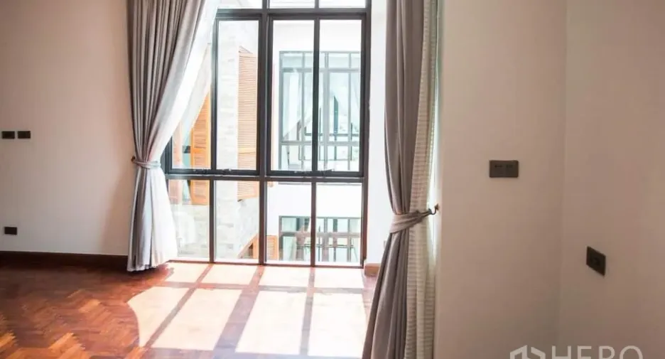 Haus zur Miete mit 4 Zimmer in Khlong Toei, Bangkok