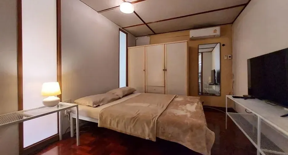 For rent 5 bedrooms house in Mueang Samut Prakan, Samut Prakan