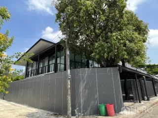 For rent そして for sale 3 ベッドルーム house in Phra Khanong, Bangkok