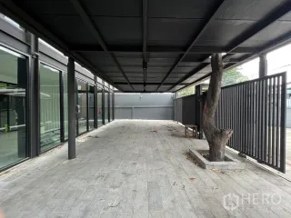 For rent そして for sale 3 ベッドルーム house in Phra Khanong, Bangkok