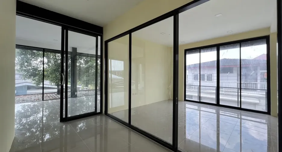 For rent and for sale 3 bedrooms house in Phra Khanong, Bangkok