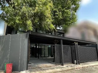 For rent そして for sale 3 ベッドルーム house in Phra Khanong, Bangkok