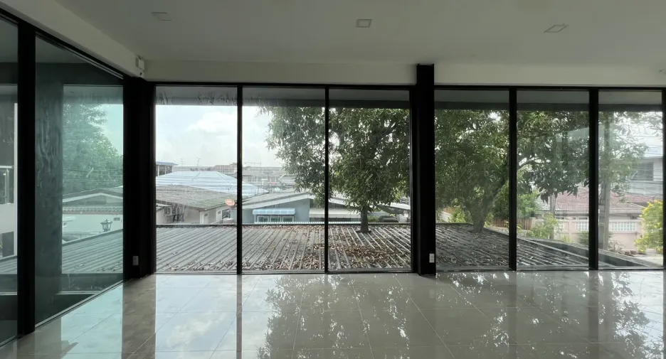 For rent and for sale 3 bedrooms house in Phra Khanong, Bangkok