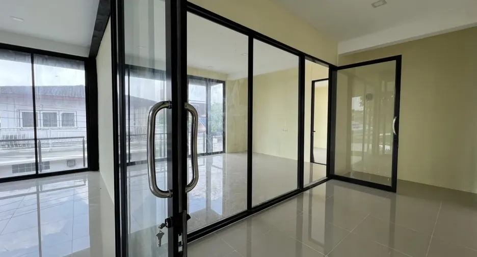 For rent and for sale 3 bedrooms house in Phra Khanong, Bangkok
