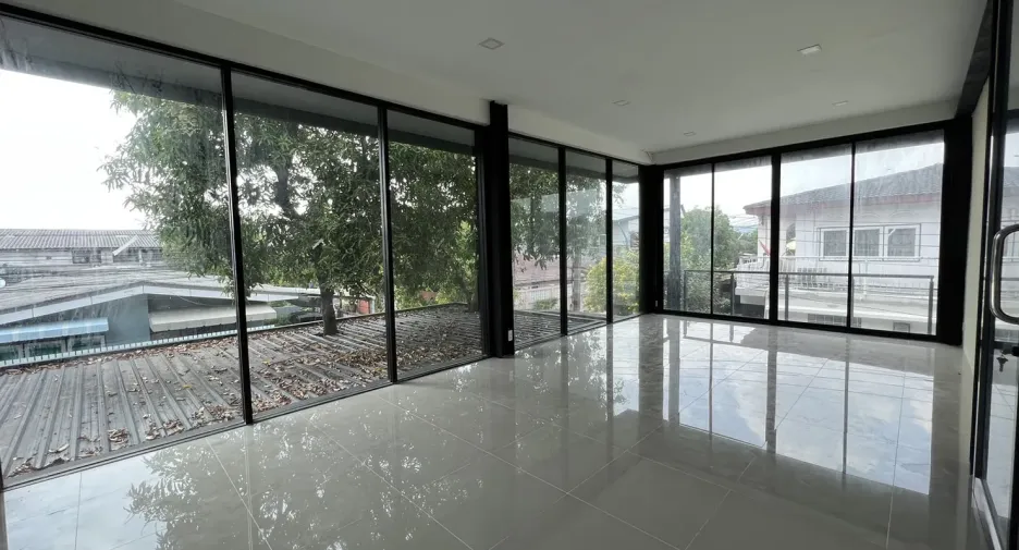 For rent and for sale 3 bedrooms house in Phra Khanong, Bangkok