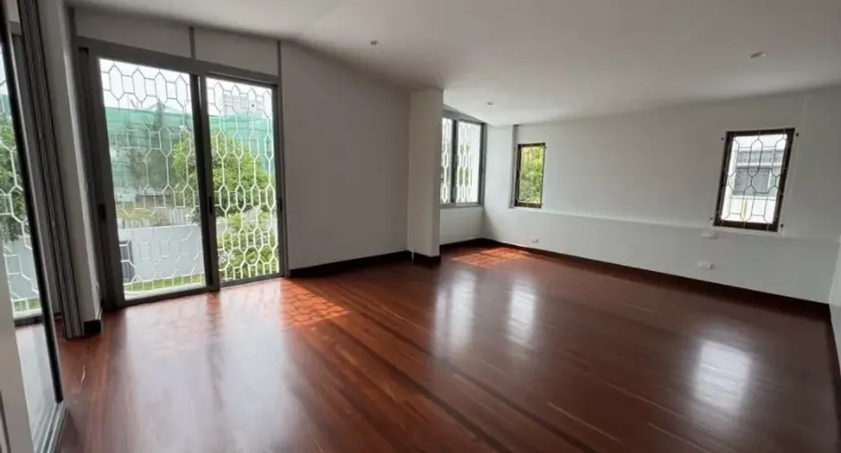 Casa en alquiler de 4 habitaciones en Watthana, Bangkok