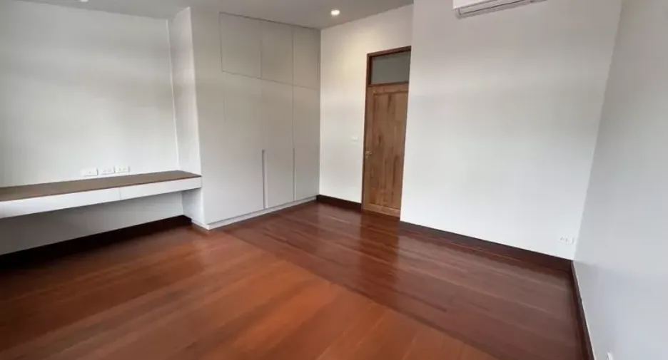 Casa en alquiler de 4 habitaciones en Watthana, Bangkok