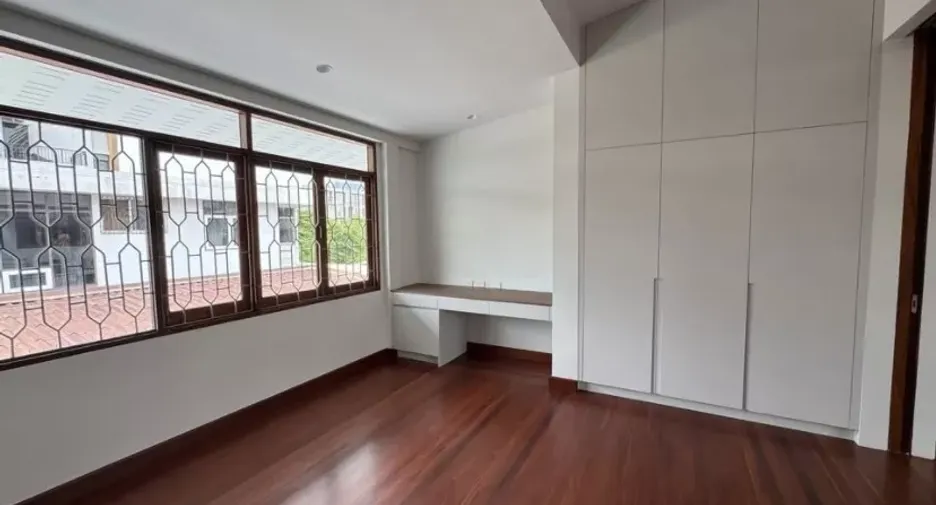 Casa en alquiler de 4 habitaciones en Watthana, Bangkok