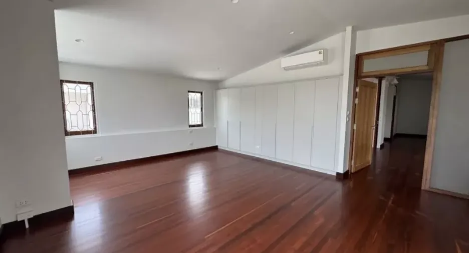 Casa en alquiler de 4 habitaciones en Watthana, Bangkok