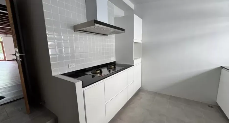 Casa en alquiler de 4 habitaciones en Watthana, Bangkok