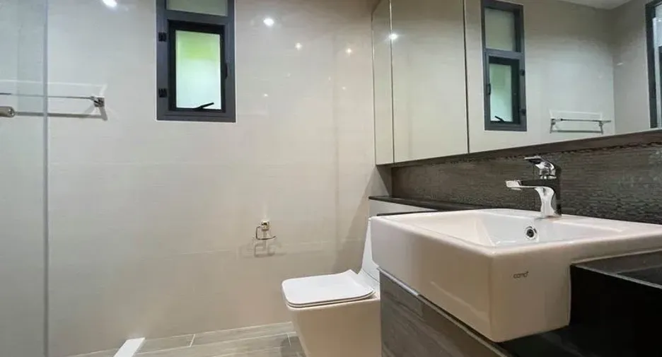 For rent 5 bedrooms house in Bang Na, Bangkok