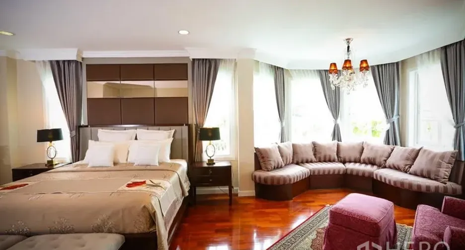 For rent 4 bedrooms house in Bang Na, Bangkok